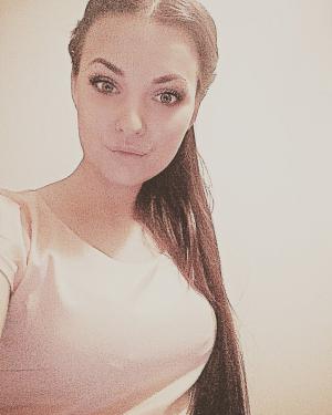 Раздвинула ножки..,.,.не хватает только тебя.... | Пикапер