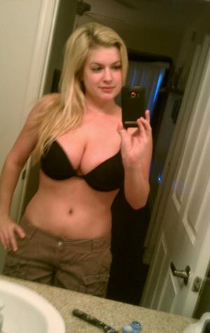 Раздвинула ножки..,.,.не хватает только тебя | Пикапер