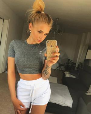 Развратная киска с аппетитными формами. обожаю трахаться Алиса | Пикапер