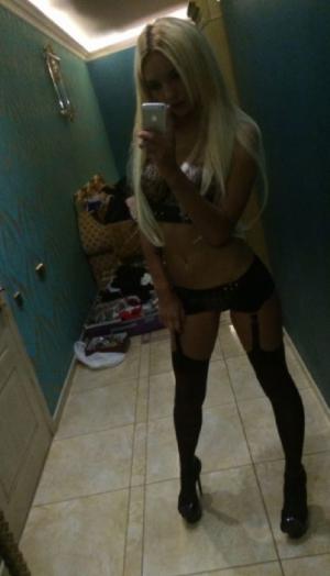  гладкая киска  | Пикапер