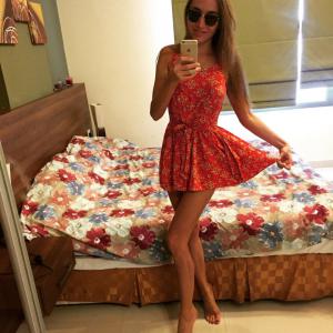 Пошлая леди с изящным телом и рабочим ртом | Пикапер